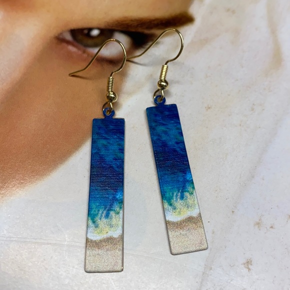 unbranded Jewelry - Blue tan metal Dangle Pierced Earrings